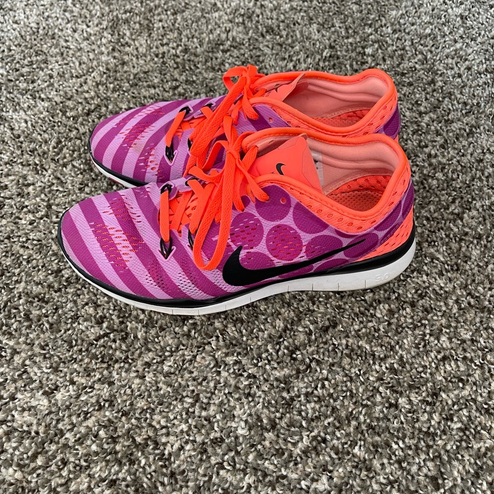 Nike athletic shoes - Picture 4 of 4